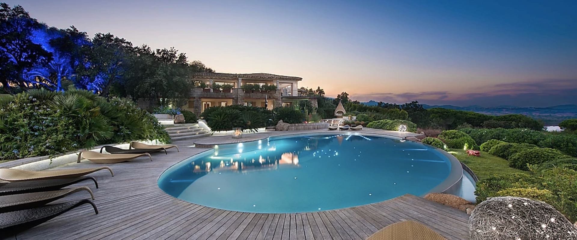 Villa Sea Breeze pool close-up with stunning view
