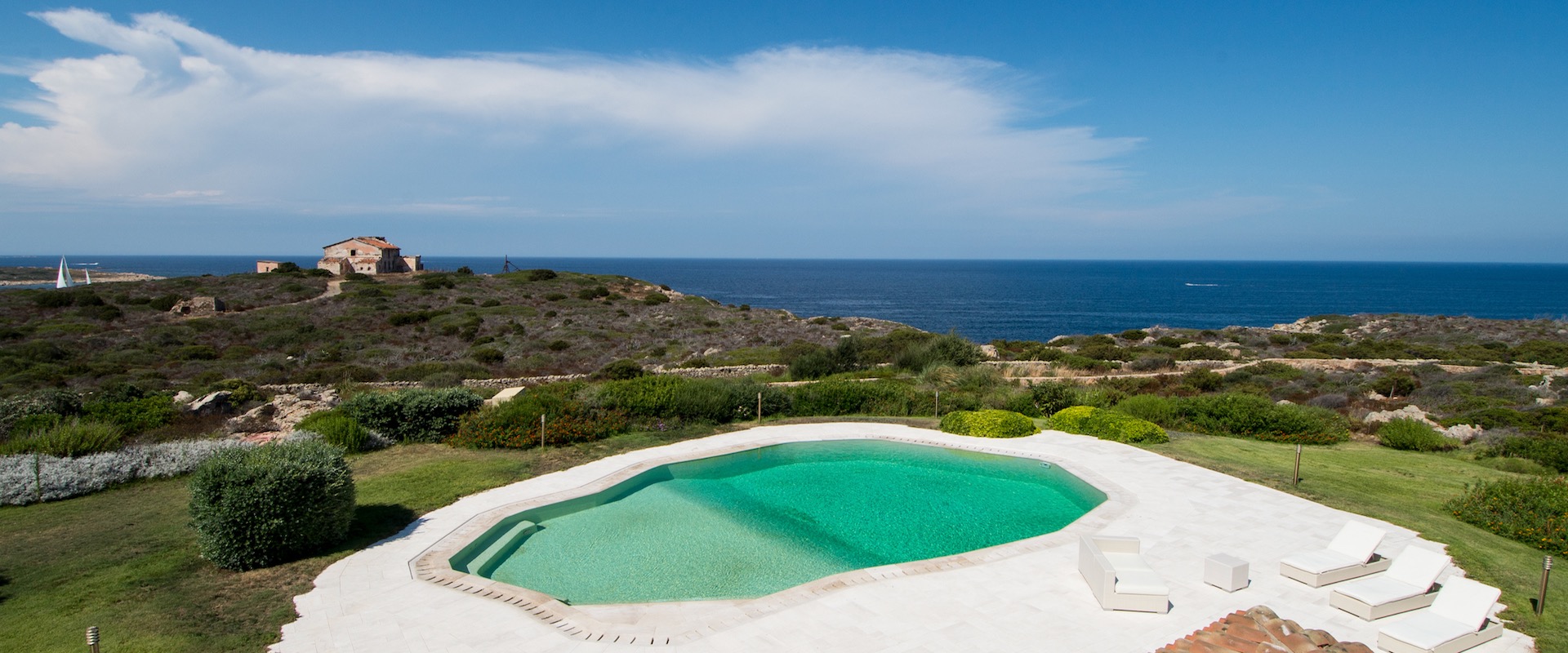Villa Light House swimming pool with an astonishing view.
