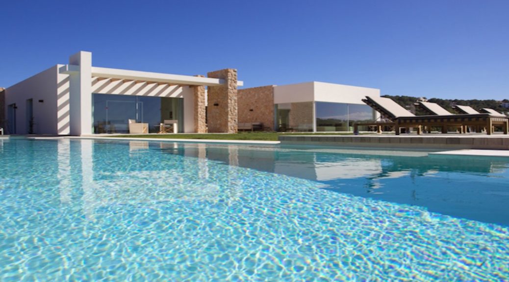 Close up of Villa Contessa enormous pool.