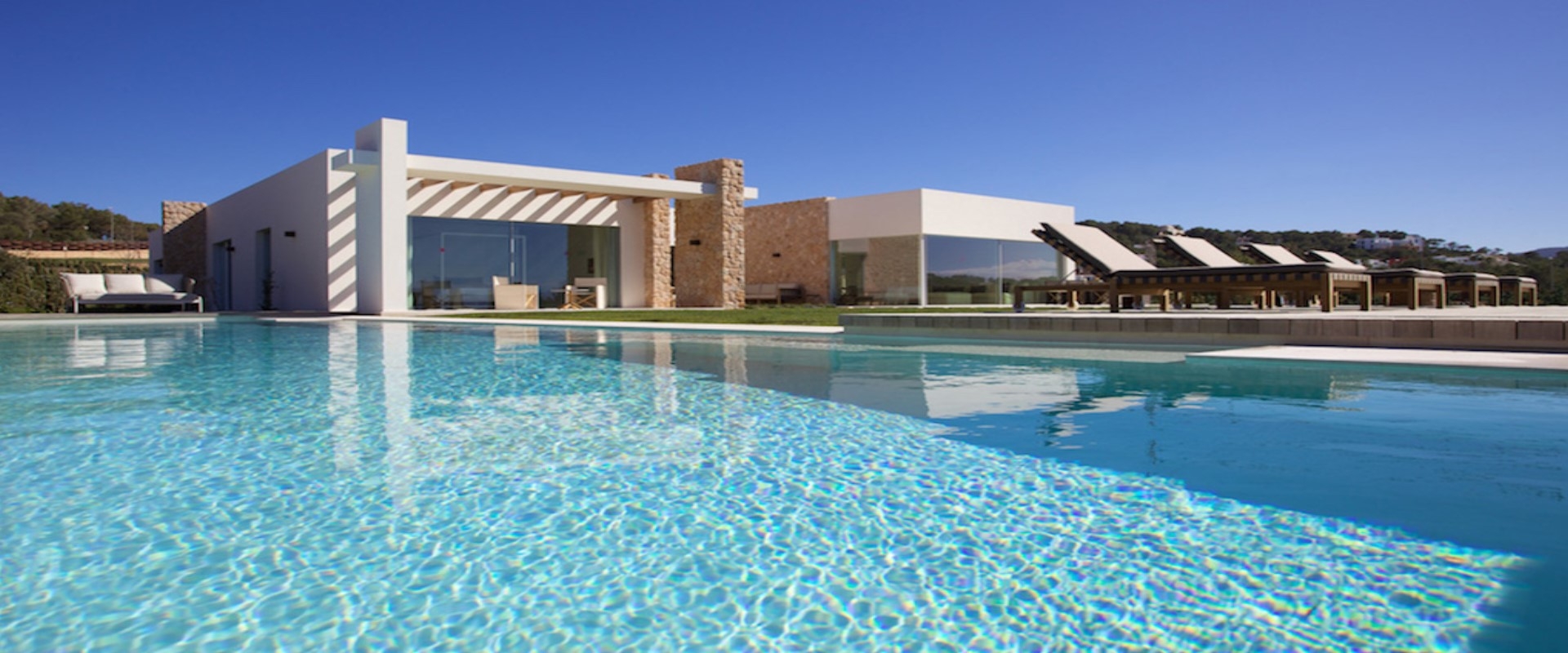 Close up of Villa Contessa enormous pool.